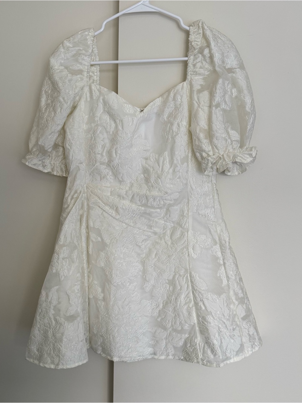 BRAILEY MINI DRESS
Puff Sleeve Fit And Flare Dress In White showpo